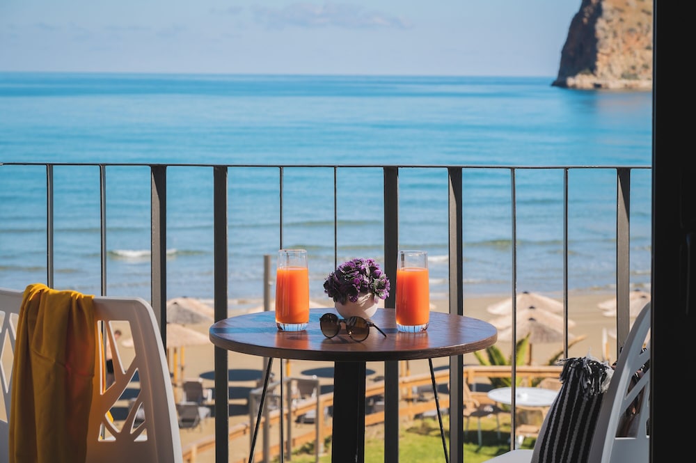 Elia Agia Marina Hotel — Beach in Chania