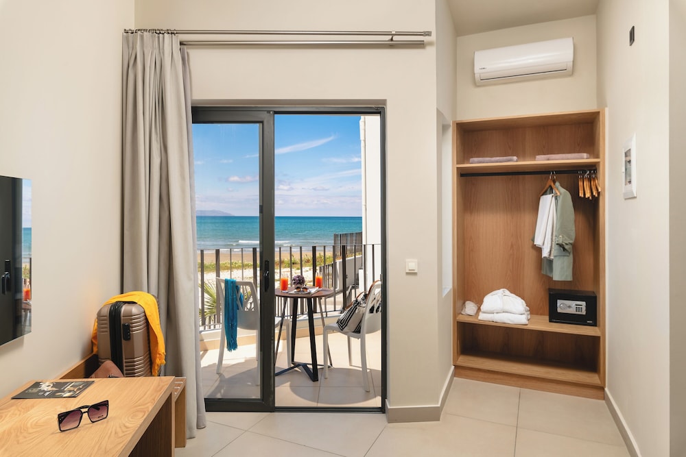 Elia Agia Marina Hotel — Hotel rooms in Chania