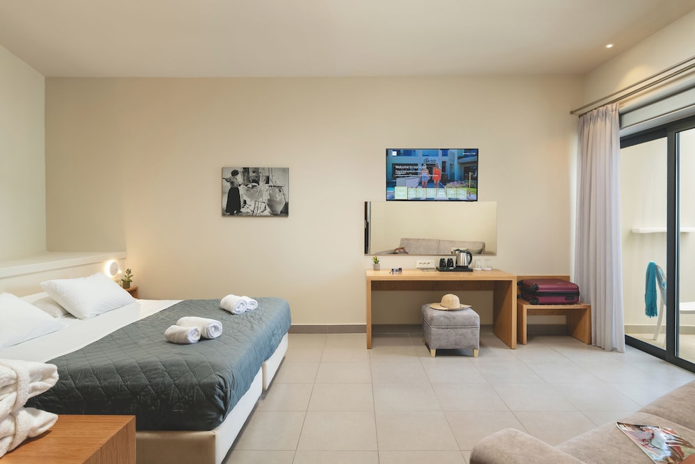 Elia Agia Marina Hotel — Hotel rooms in Chania