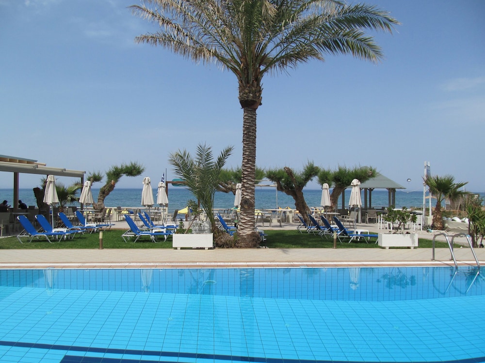Malliotakis Beach Hotel by Checkin — Swimming pool in Stalida