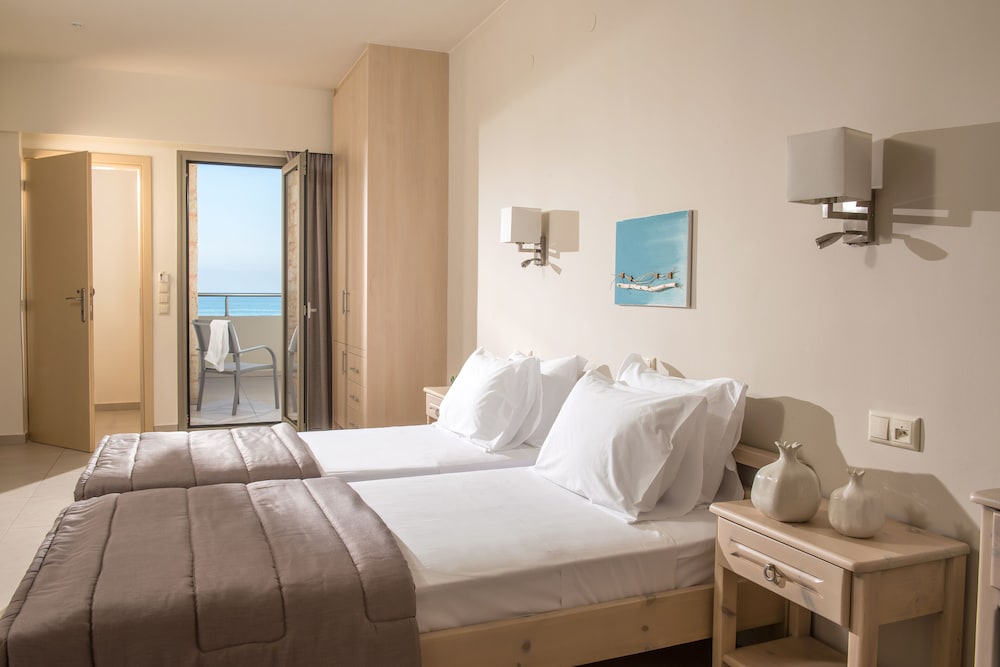 Malliotakis Beach Hotel by Checkin — Hotel rooms in Stalida