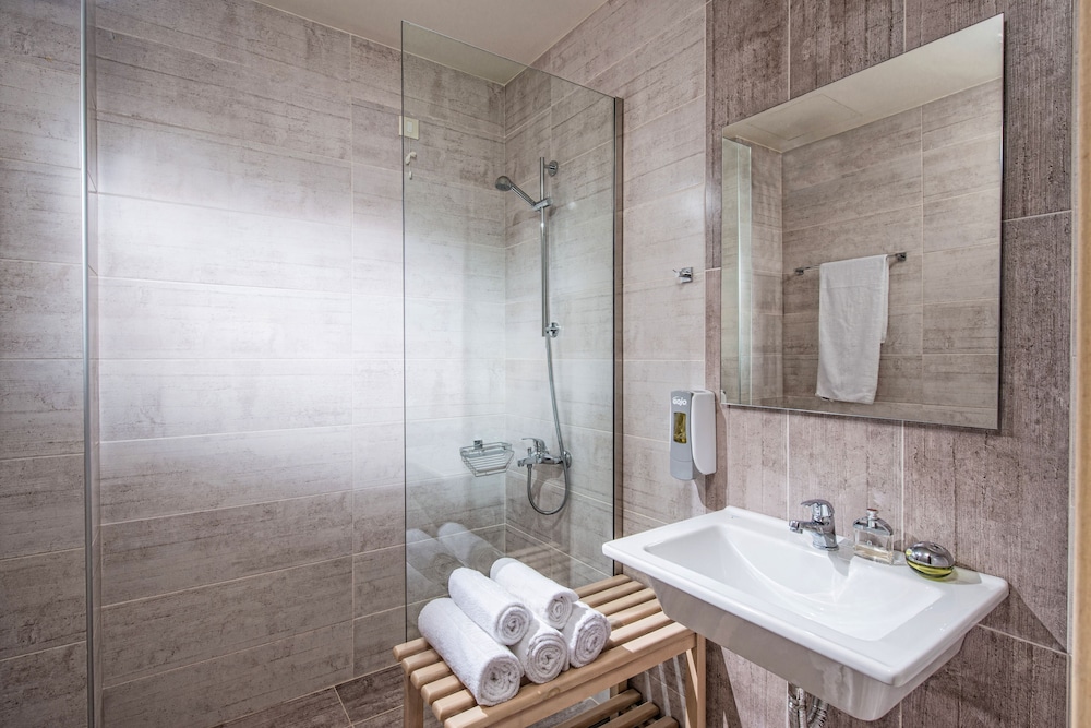 Malliotakis Beach Hotel by Checkin — Hotel rooms in Stalida
