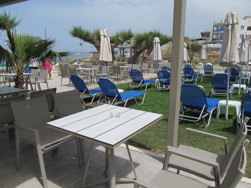 Malliotakis Beach Hotel by Checkin — Restaurant & bars in Stalida
