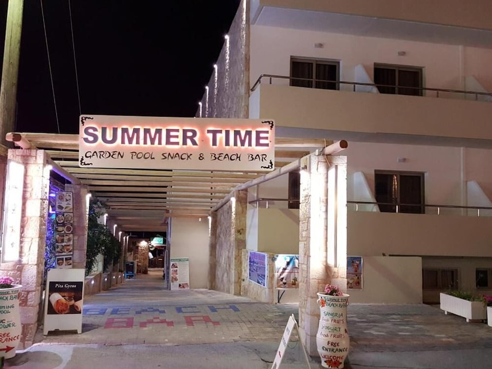 Malliotakis Beach Hotel by Checkin — Restaurant & bars in Stalida