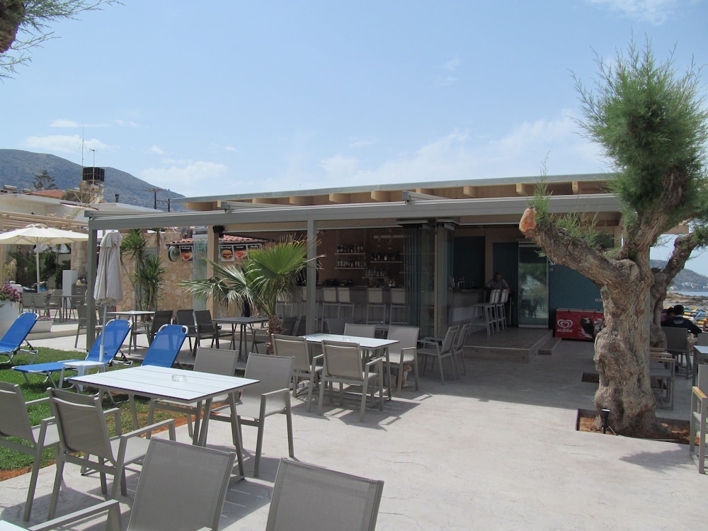 Malliotakis Beach Hotel by Checkin — Restaurant & bars in Stalida