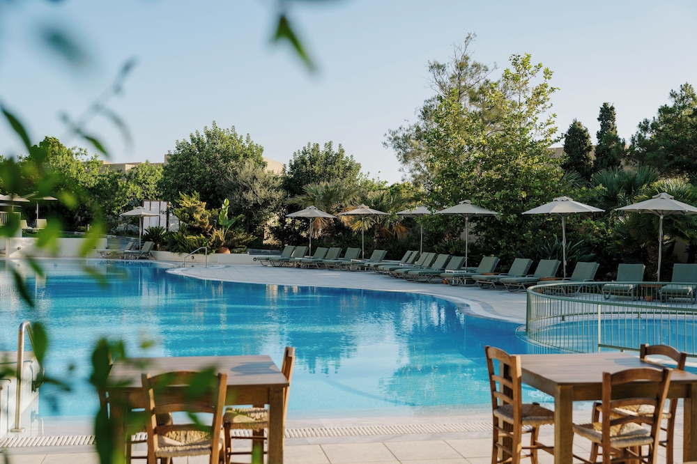 Village Heights Resort — Swimming pool in Hersonissos