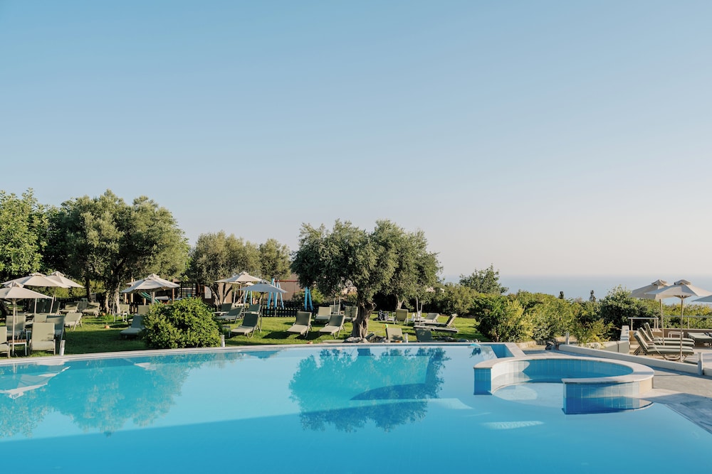 Village Heights Resort — Swimming pool in Hersonissos