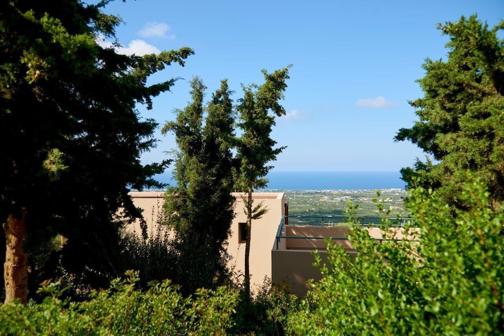 Village Heights Resort — Hotel building in Hersonissos