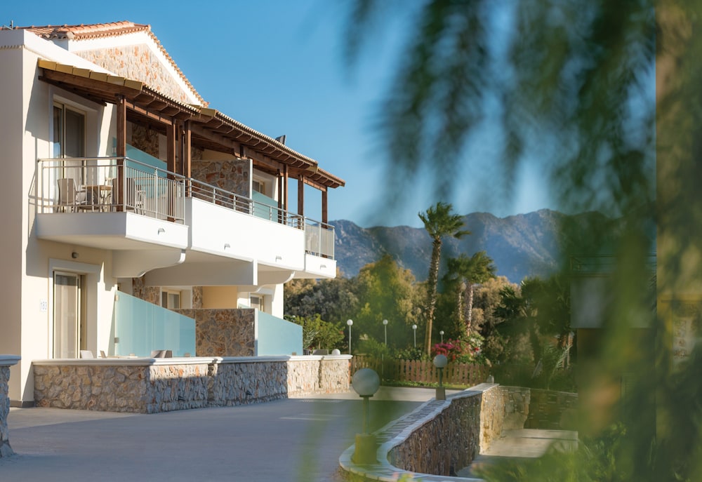 Grand Blue Beach Hotel — Hotel building in Kardamena, South Aegean