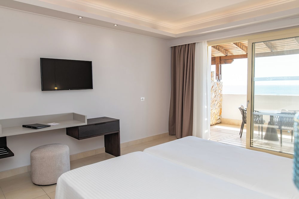 Grand Blue Beach Hotel — Hotel rooms in Kardamena, South Aegean