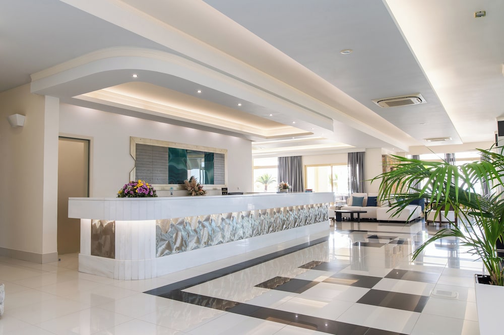 Grand Blue Beach Hotel — Hotel building in Kardamena, South Aegean