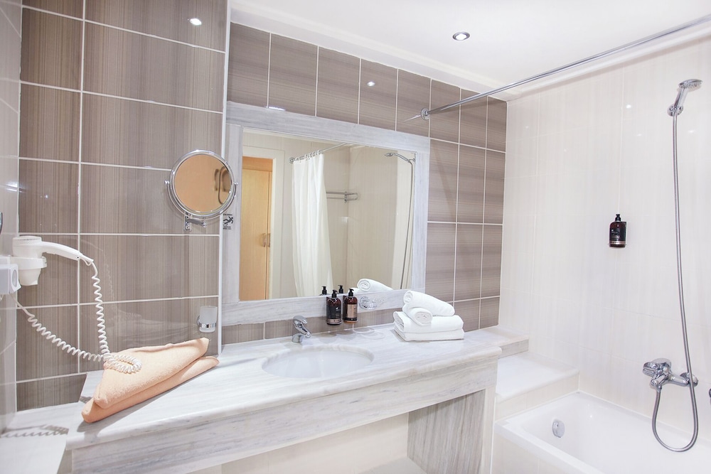 Grand Blue Beach Hotel — Hotel rooms in Kardamena, South Aegean