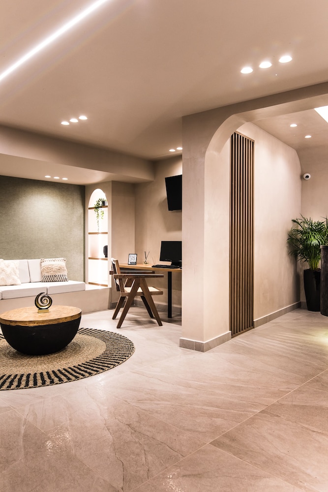Le Palme — Shared spaces in Malia