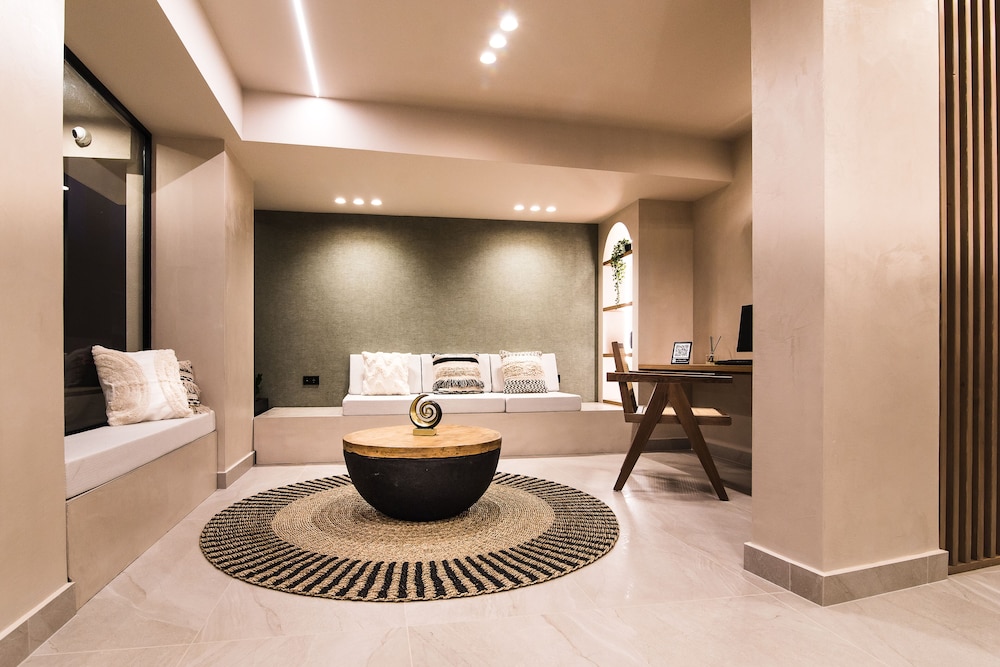 Le Palme — Shared spaces in Malia