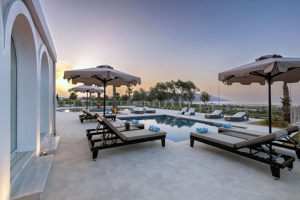 Anemos Luxury Grand Resort — Swimming pool in Georgioupolis