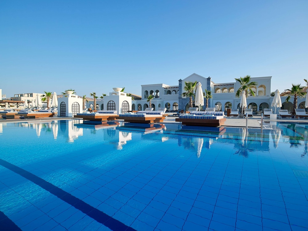 Anemos Luxury Grand Resort — Swimming pool in Georgioupolis