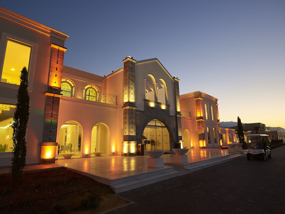 Anemos Luxury Grand Resort — Hotel building in Georgioupolis