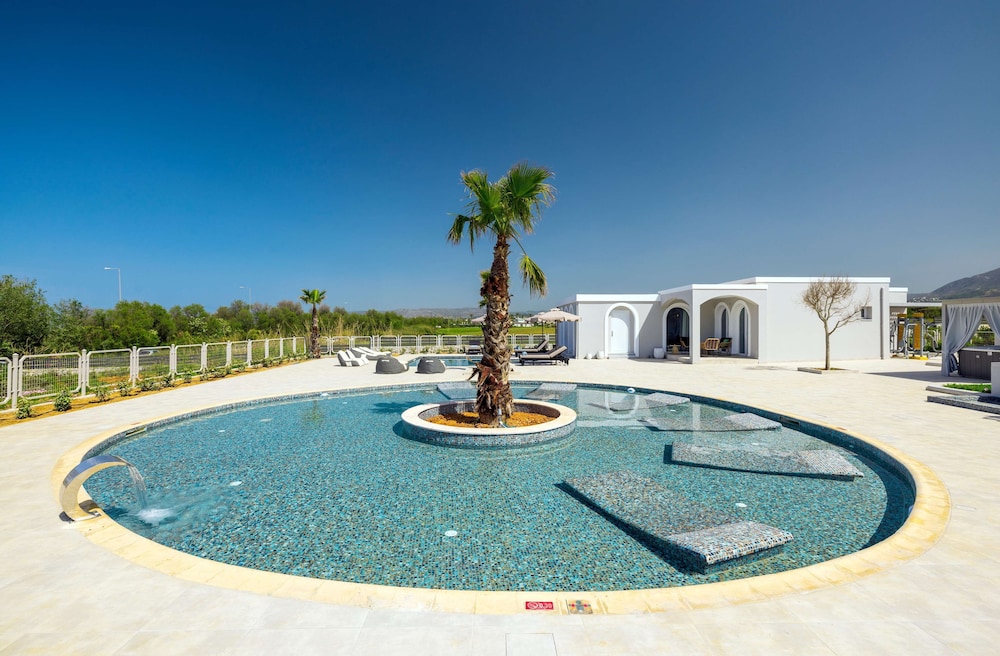 Anemos Luxury Grand Resort — Swimming pool in Georgioupolis