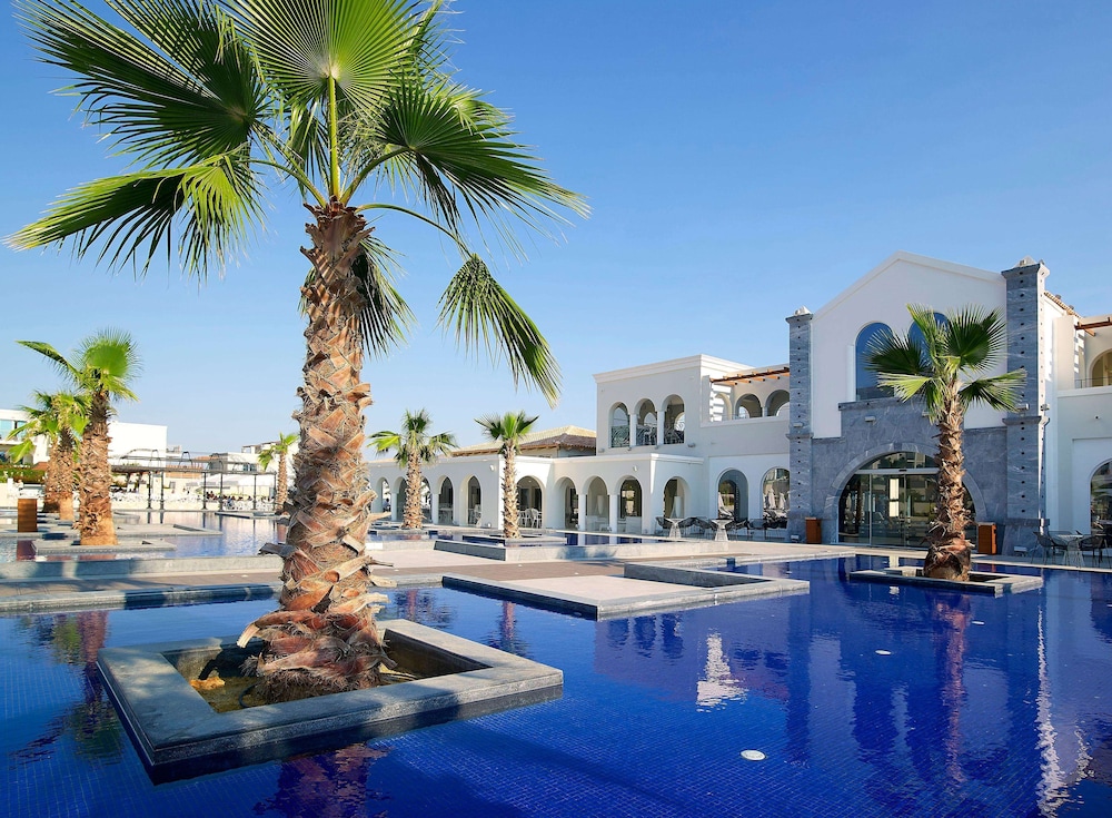 Anemos Luxury Grand Resort — Swimming pool in Georgioupolis