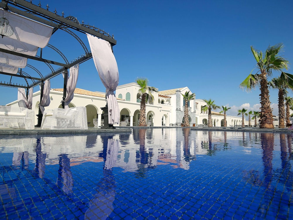 Anemos Luxury Grand Resort — Swimming pool in Georgioupolis