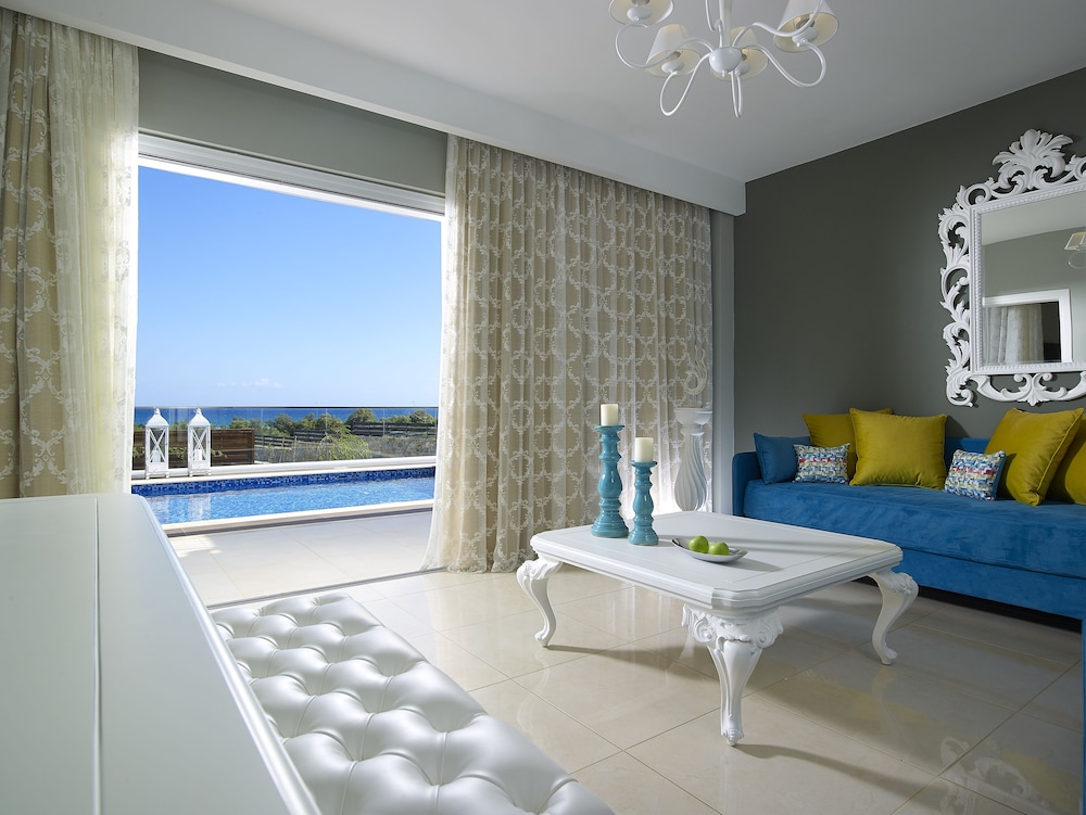 Anemos Luxury Grand Resort — Hotel rooms in Georgioupolis