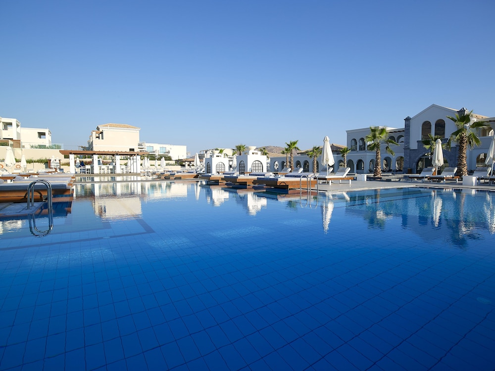 Anemos Luxury Grand Resort — Swimming pool in Georgioupolis