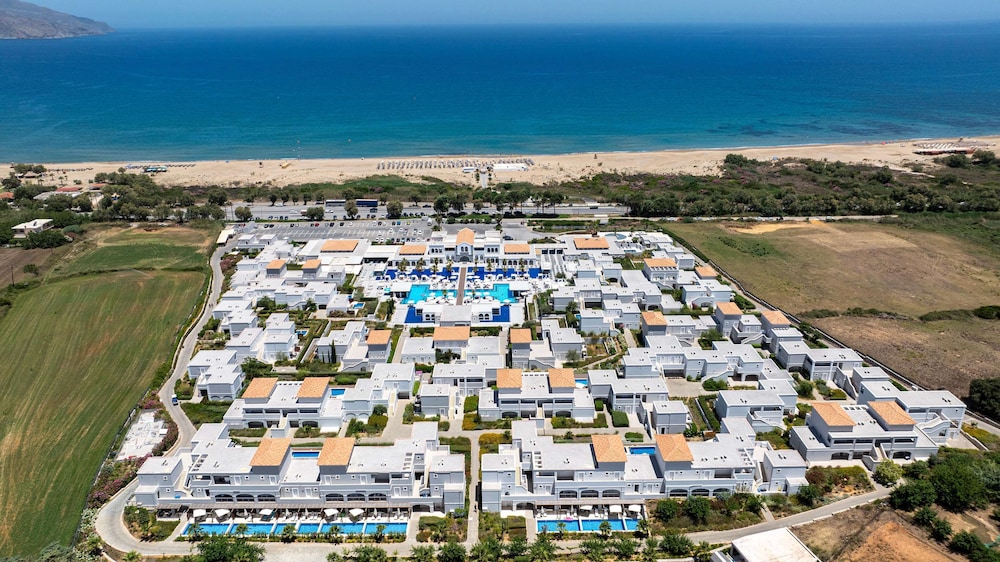 Anemos Luxury Grand Resort — Hotel building in Georgioupolis