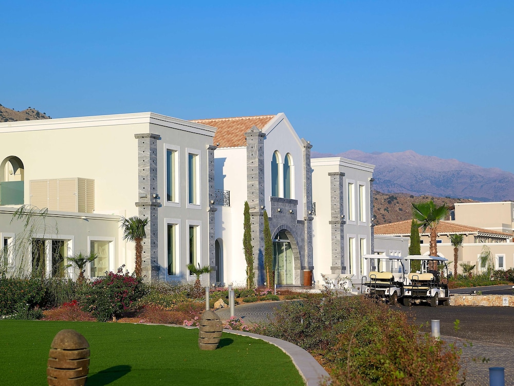 Anemos Luxury Grand Resort — Hotel building in Georgioupolis