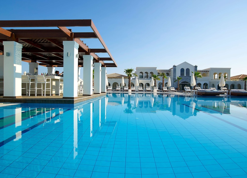 Anemos Luxury Grand Resort — Swimming pool in Georgioupolis