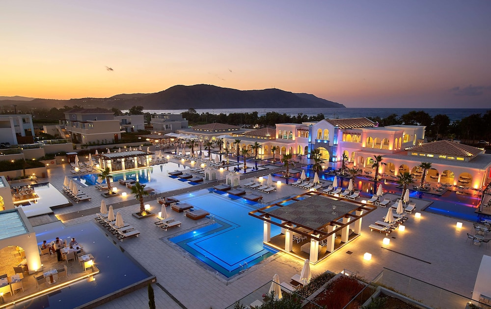 Anemos Luxury Grand Resort — Swimming pool in Georgioupolis