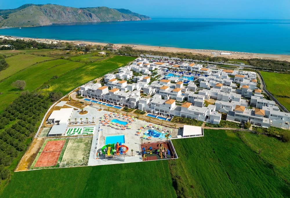 Anemos Luxury Grand Resort — Hotel building in Georgioupolis