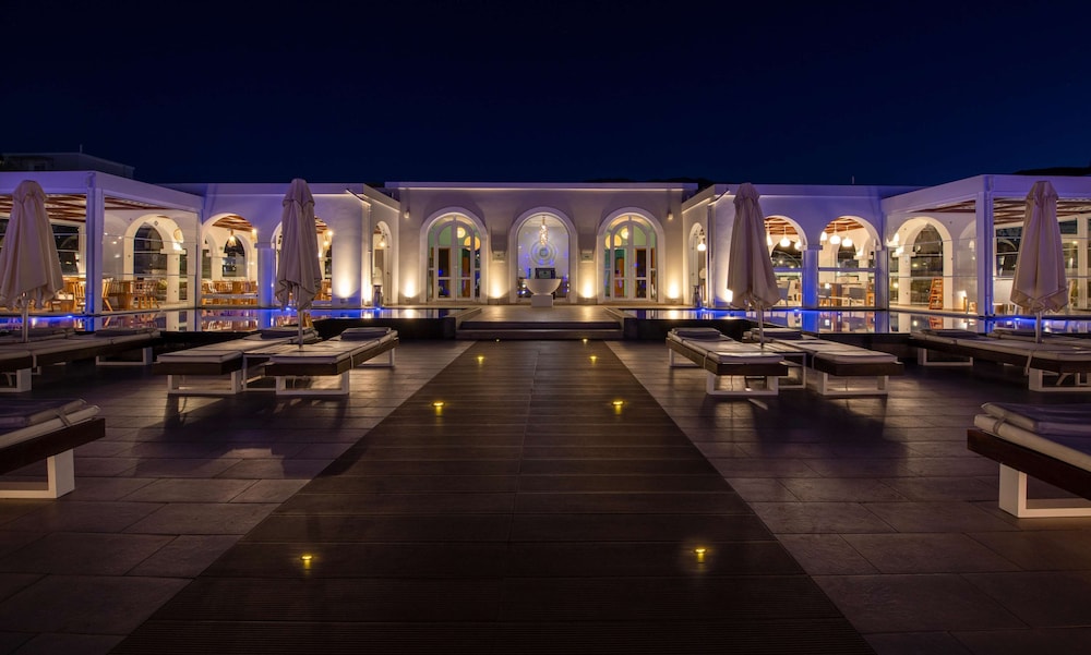 Anemos Luxury Grand Resort — Hotel building in Georgioupolis