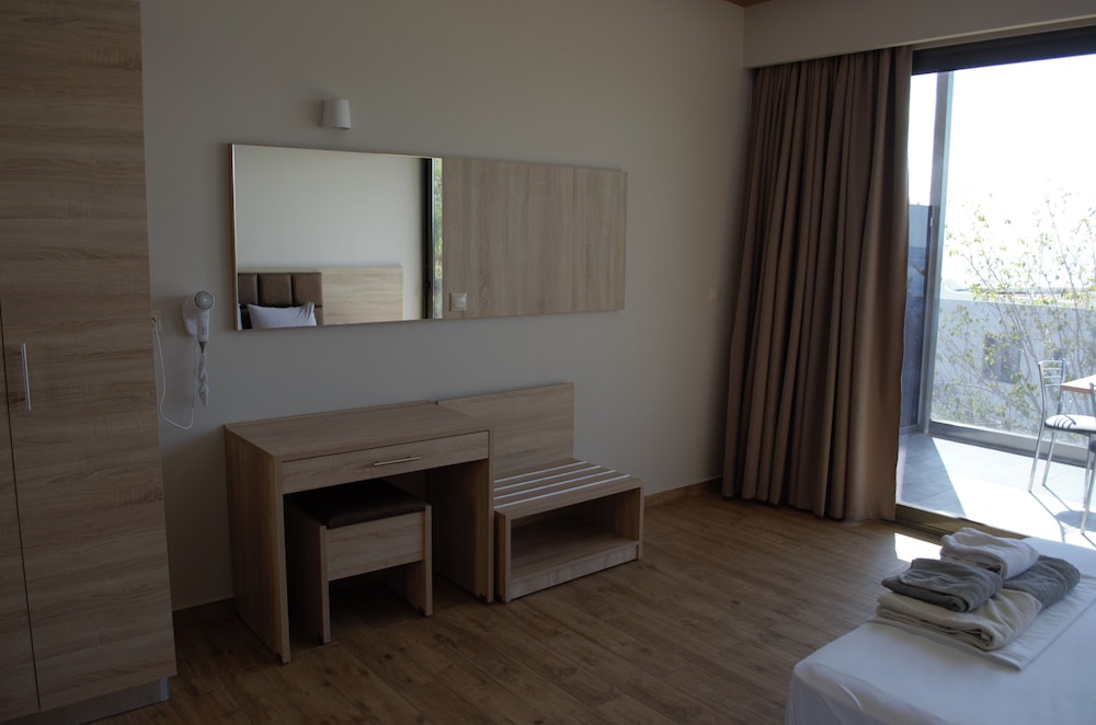 Coralli Apartments — Hotel rooms in Pefkos, South Aegean