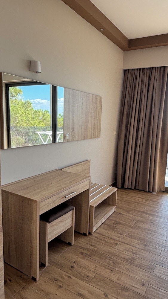 Coralli Apartments — Hotel rooms in Pefkos, South Aegean