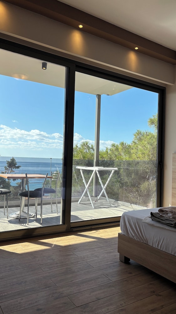 Coralli Apartments — Hotel rooms in Pefkos, South Aegean