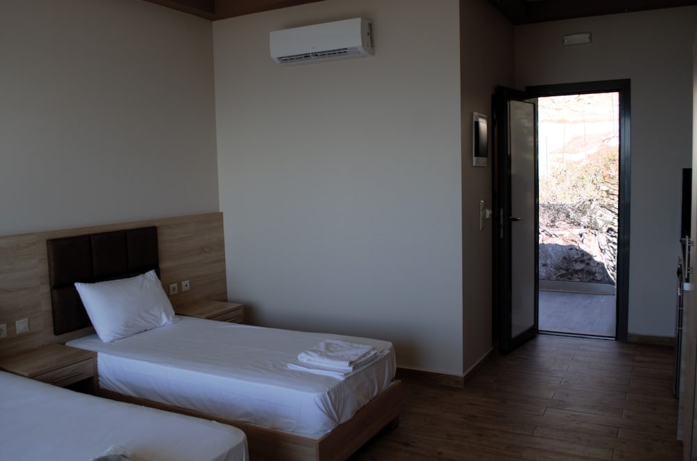 Coralli Apartments — Hotel rooms in Pefkos, South Aegean