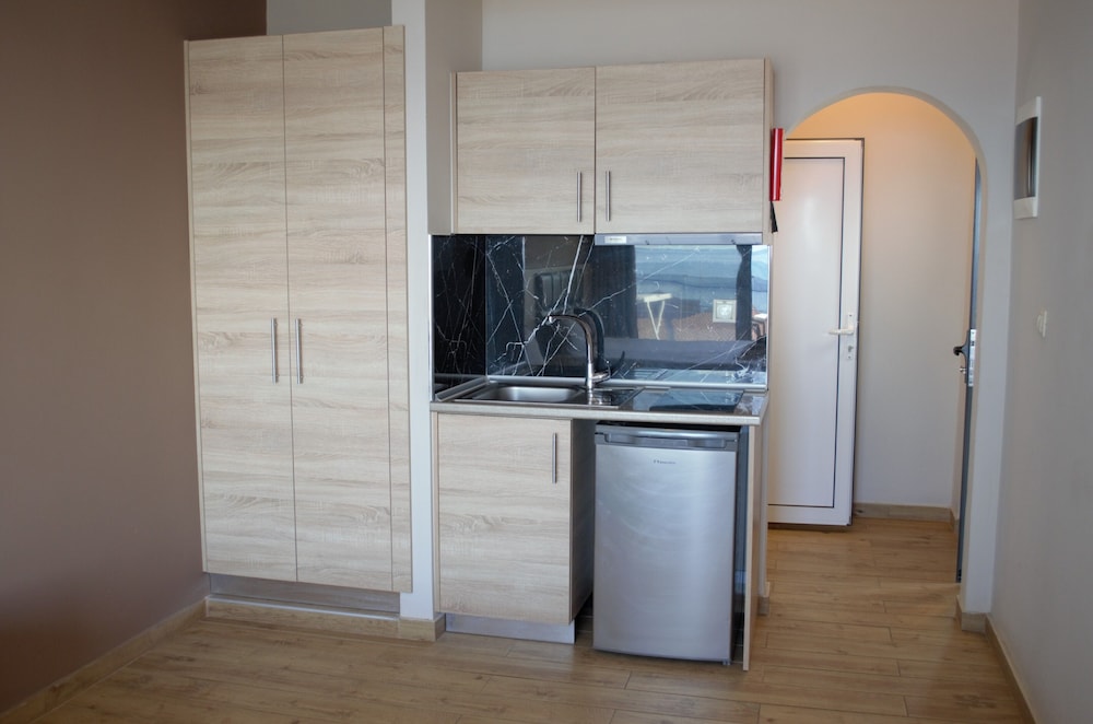 Coralli Apartments — Hotel rooms in Pefkos, South Aegean