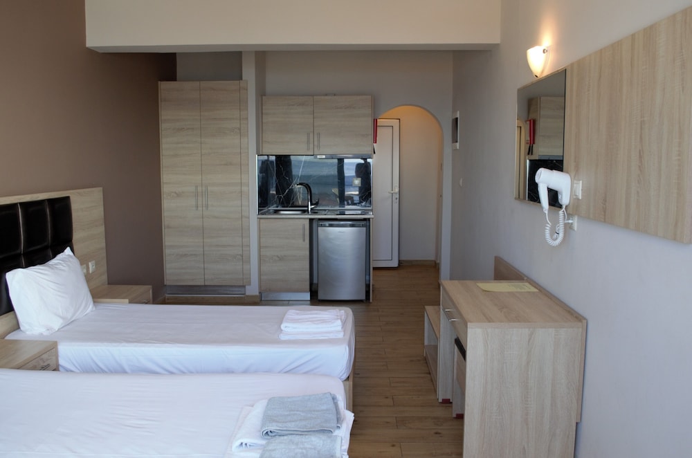 Coralli Apartments — Hotel rooms in Pefkos, South Aegean