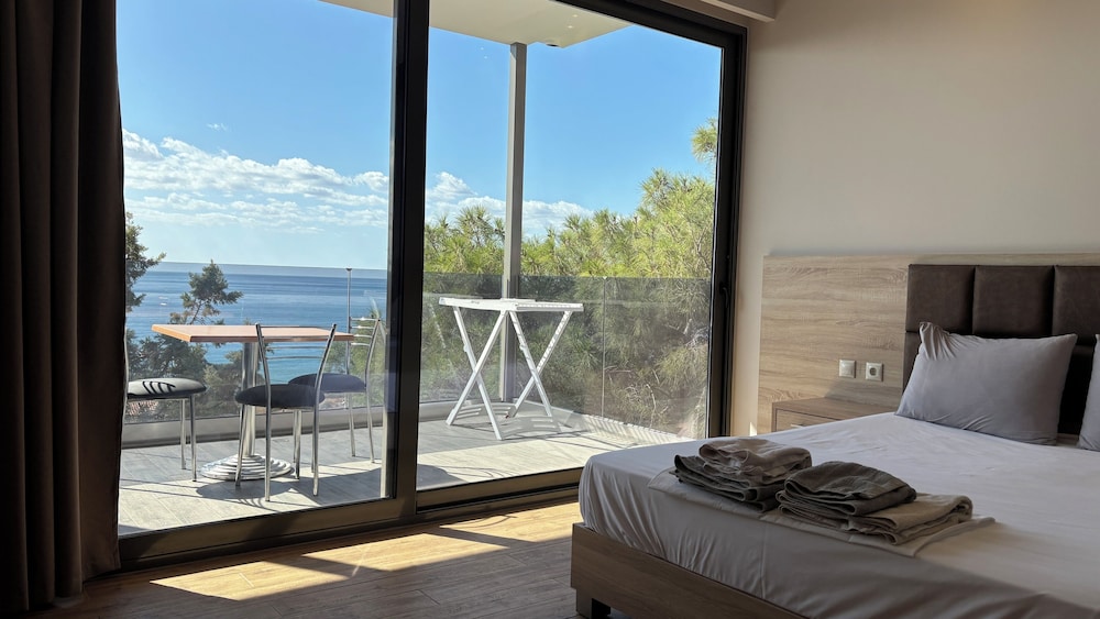 Coralli Apartments — Hotel rooms in Pefkos, South Aegean