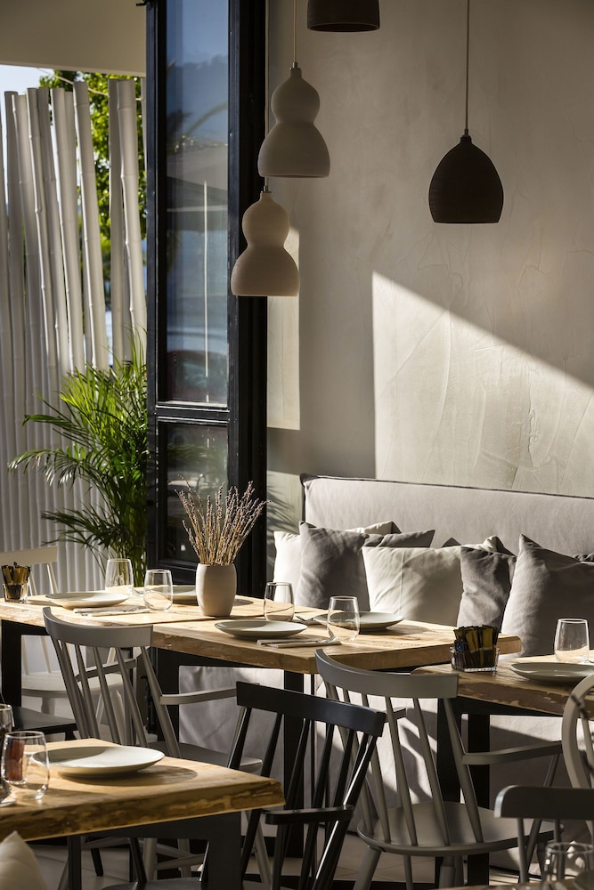 Kefalonia Grand Hotel — Restaurant & bars in Argostoli, Ionian Islands