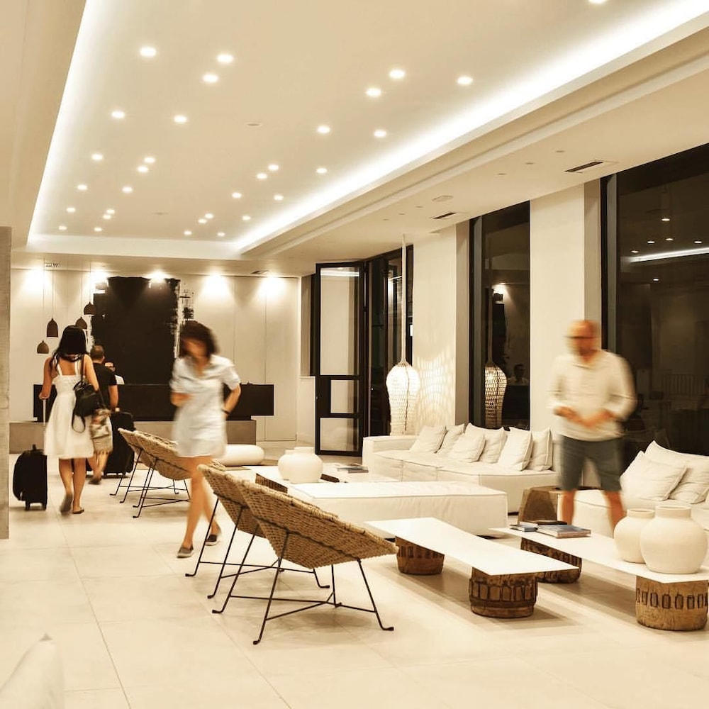 Kefalonia Grand Hotel — Hotel building in Argostoli, Ionian Islands