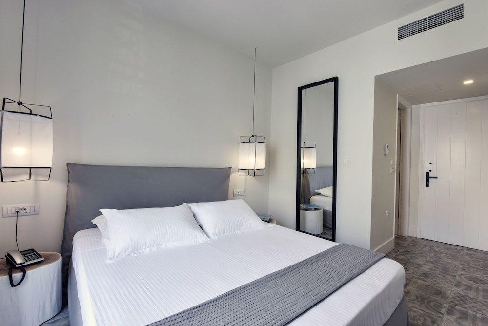 Kefalonia Grand Hotel — Hotel rooms in Argostoli, Ionian Islands
