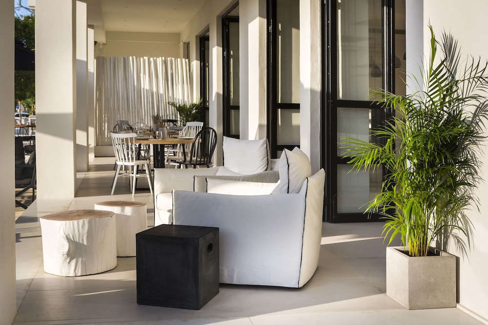 Kefalonia Grand Hotel — Hotel building in Argostoli, Ionian Islands