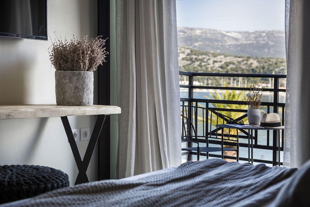 Kefalonia Grand Hotel — Hotel rooms in Argostoli, Ionian Islands