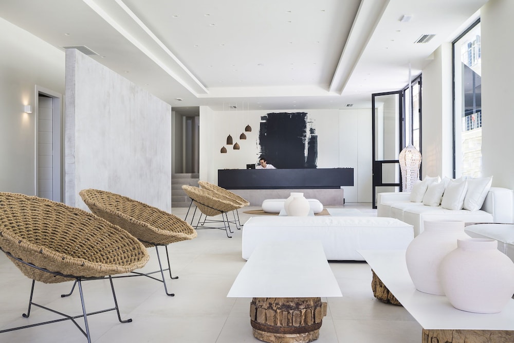 Kefalonia Grand Hotel — Hotel building in Argostoli, Ionian Islands