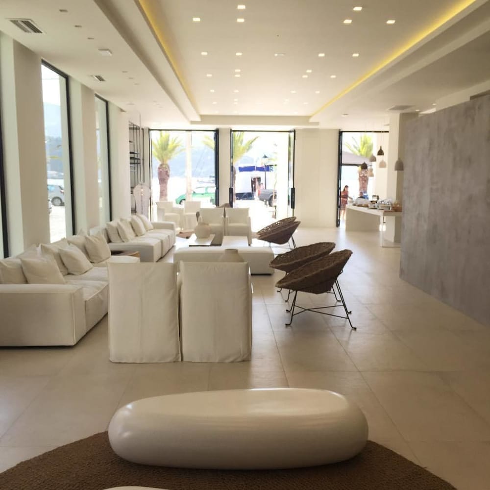 Kefalonia Grand Hotel — Hotel building in Argostoli, Ionian Islands