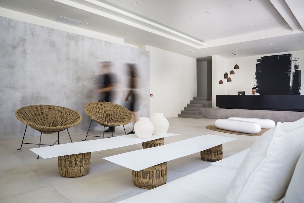 Kefalonia Grand Hotel — Hotel building in Argostoli, Ionian Islands