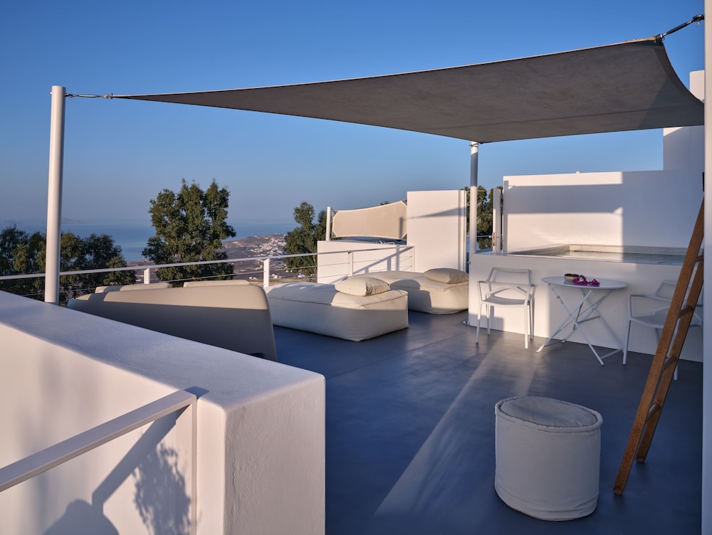 Santorini Heights — Hotel building in Perissa, South Aegean
