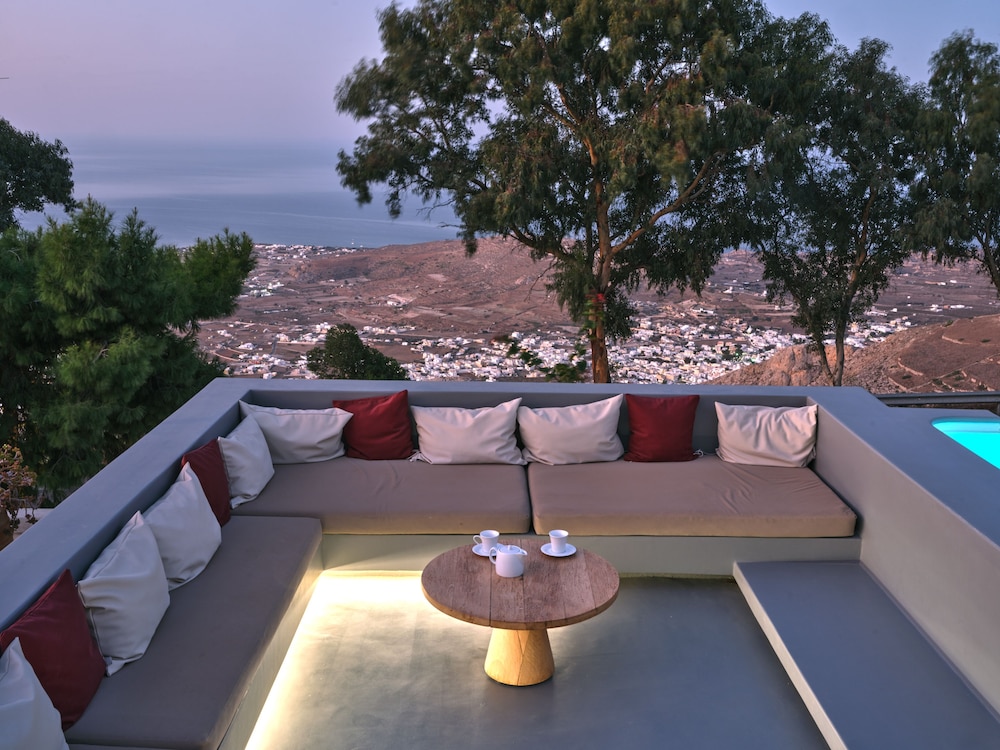 Santorini Heights — Hotel building in Perissa, South Aegean