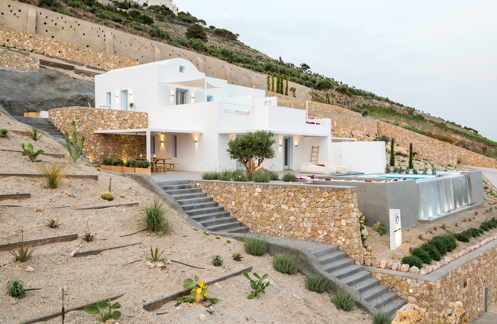Santorini Heights — Hotel building in Perissa, South Aegean